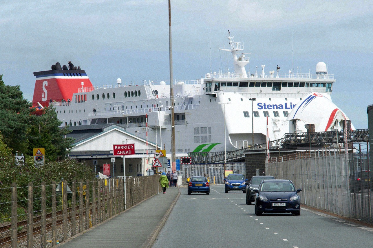 Stena-Line-Fähre am Fährterminal in Holyhead, Wales